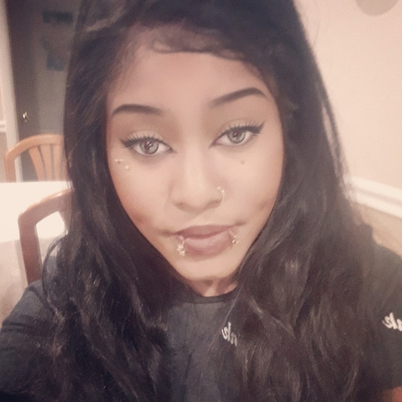 Hey yinz, Welcome to My Closet. Feel Free to Look around, Maybe stay awhile 😉 . - Picture 1 of 1